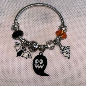 Halloween stretch bracelet! Silver bracelet w/ charms & beads. NWT